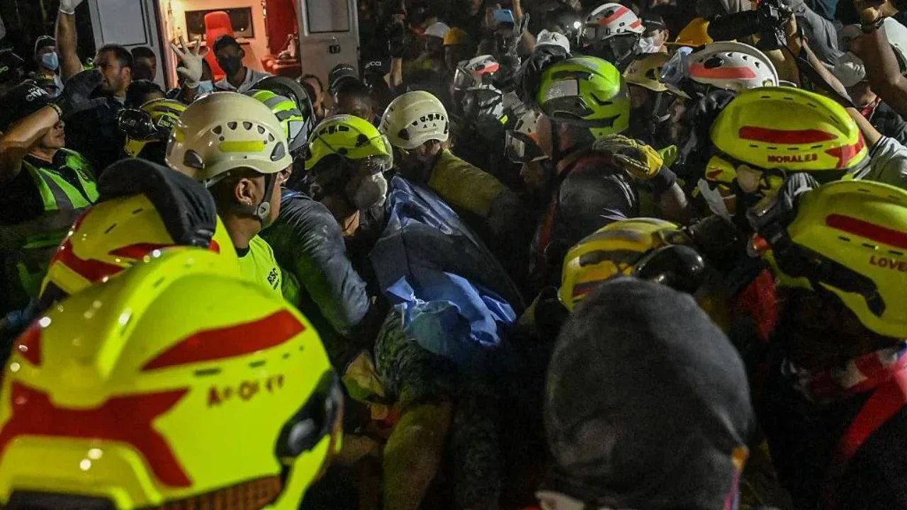 Tërmeti shkatërrues në Kolumbi/ Mbijetoi 36 orë nën rrënoja, shpëtohet e gjallë 32-vjeçarja