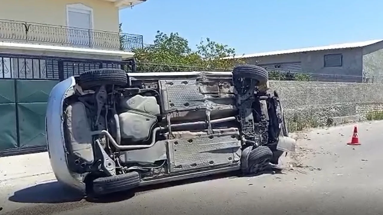 Makina përplaset me barrierat mbrojtëse dhe rrotullohet disa herë në rrugë, përfundon në spital drejtuesja 28-vjeçare