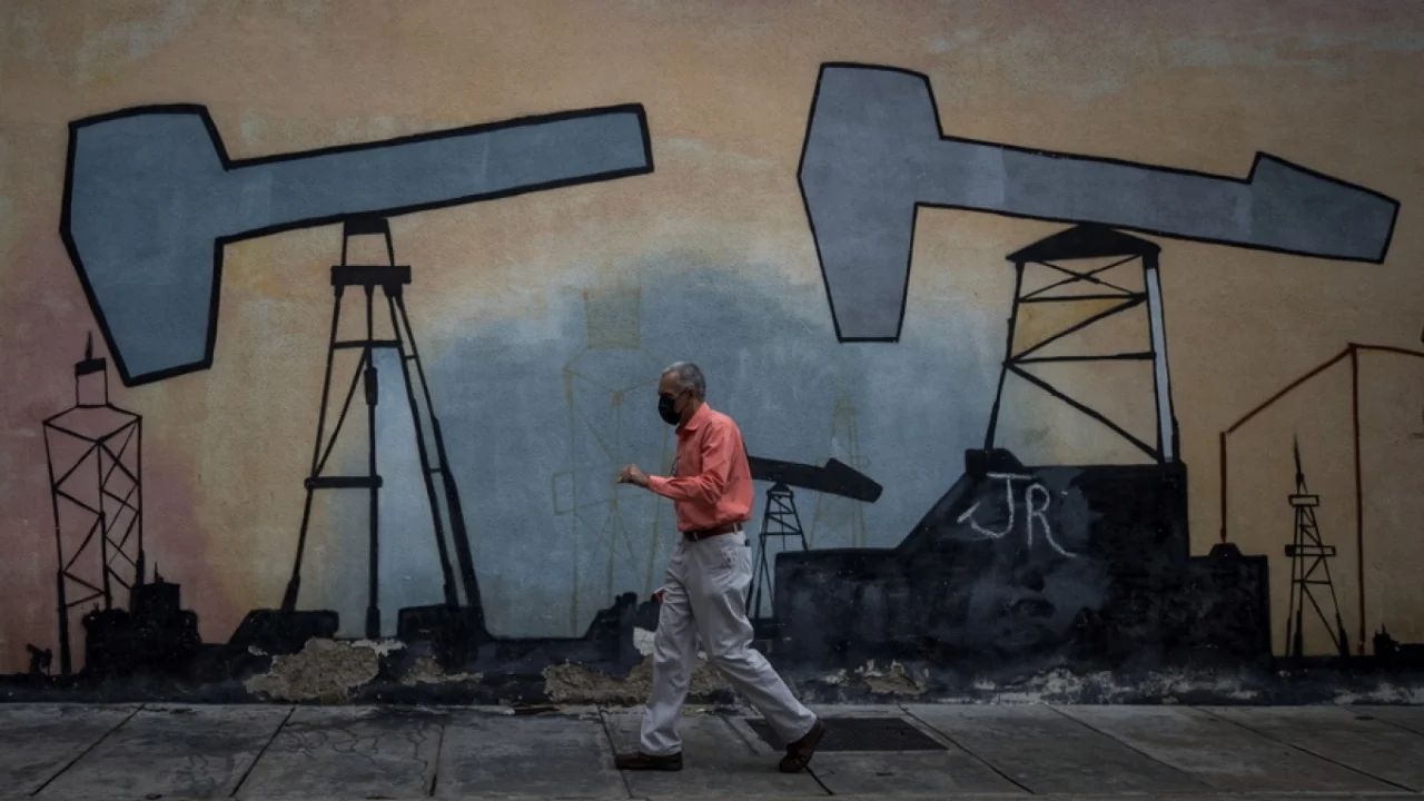 Venezuela shqyrton largimin nga OPEC-u, SHBA-të diskutojnë qira 100-vjeçare për fushat e naftës
