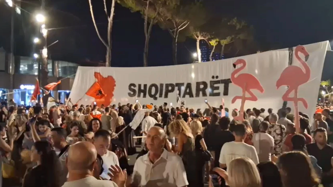 Mbyllet me marshim tubimi kombëtar para Kryeministrisë, protestë nesër në Shkodër kundër ngritjes së Konsullatës serbe