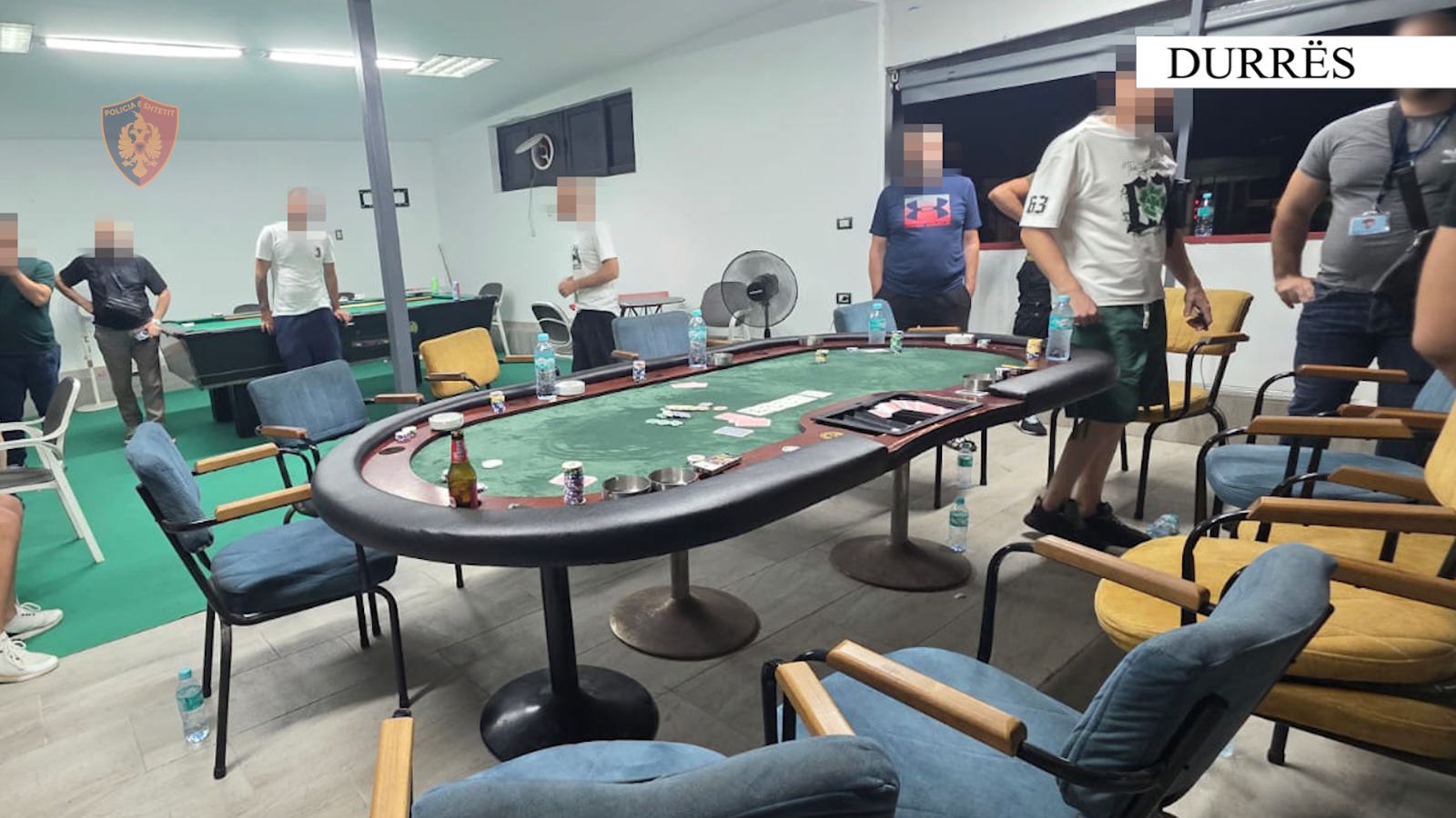 Zbulohet lokali ku luhej poker në Durrës, arrestohet pronari, sekuestrohen 15 celularë (FOTO)