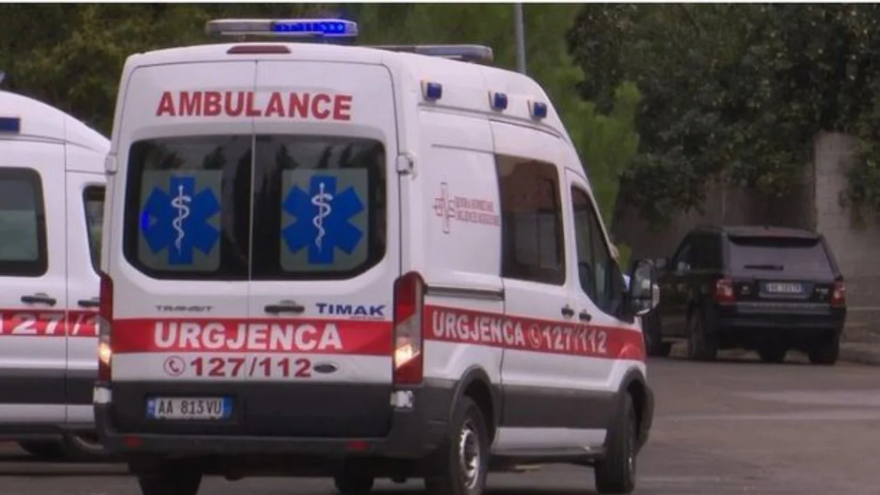 Dhunë në një familje në Vlorë, burri godet me sëpatë në ballë gruan