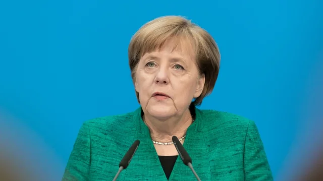 Ish-kancelarja Merkel u bën thirrje gjermanëve: Duhet të luftojmë për demokracinë