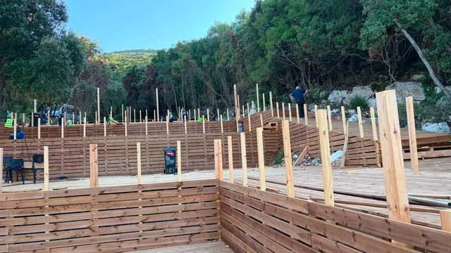 IKMT aksion në Karaburun, shembet objekt i ndërtuar pa leje, ndalohet autori i dyshuar