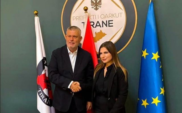Prefekti Shkëlqim Hajdari mirëpret nënprefekten e re Sara Demrozi: Suksese në detyrën e re!