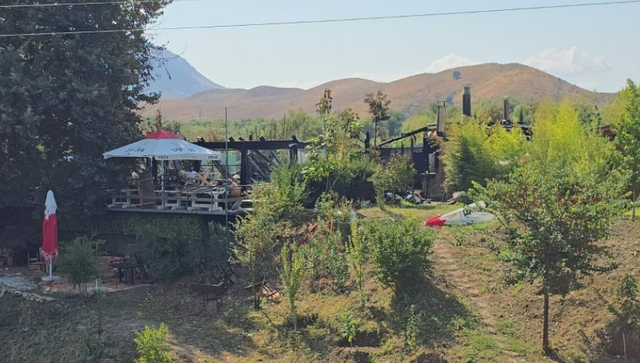 Zjarr në një agroturizëm në Mesopot, digjet restoranti