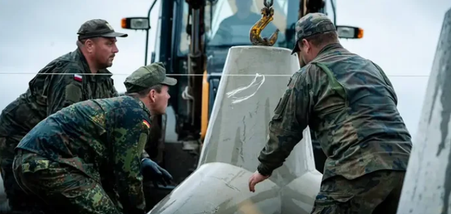 Gjermania forcon krahun lindor të NATO-s/ Vendosen pengesa antitank në Poloni