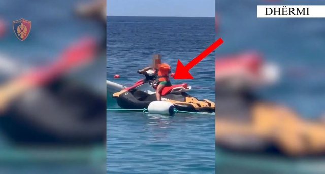 Jet Ski në duart e një 12-vjeçari në Dhërmi, policia bllokon mjetin dhe i jep pronarit gjobën e “kripur”