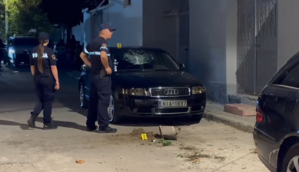 Dy vëllezër plagosen pas sherrit me komshinjtë, shkak u bënë fëmijët që u luanin në lagje