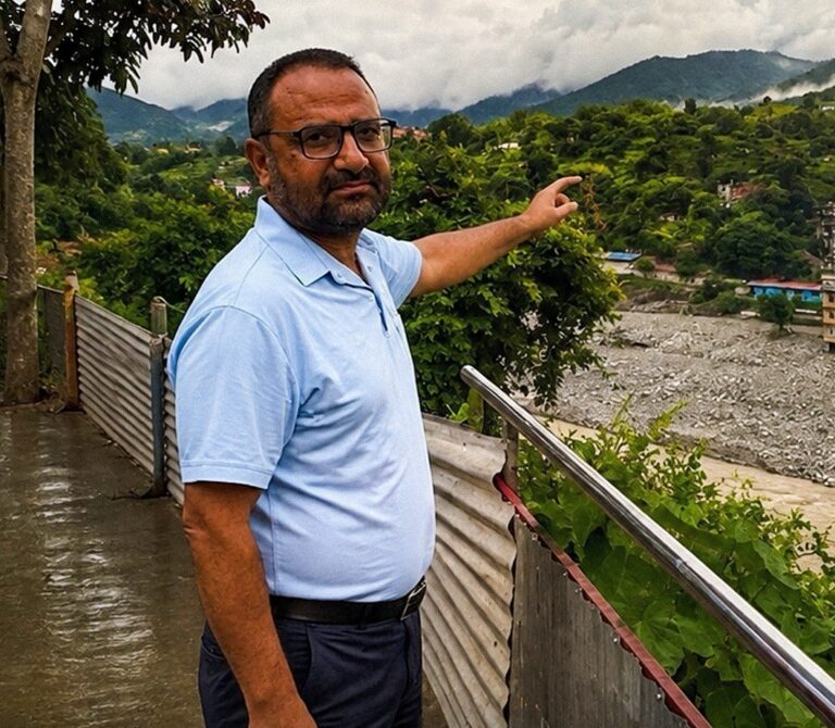 Mori informacion se lumi po dilte nga shtrati dhe dha urdhrin për evakuim, si i shpëtoi mësuesi hero 900 nxënës në Nepal
