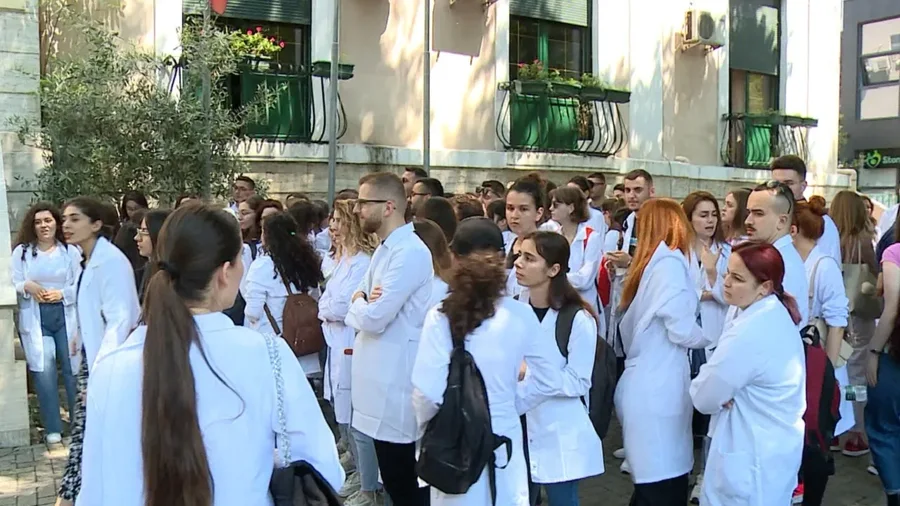 Publikohen listat paraprake të studentëve fitues në Fakultetin e Mjekësisë në Tiranë, ja kur nisin regjistrimet