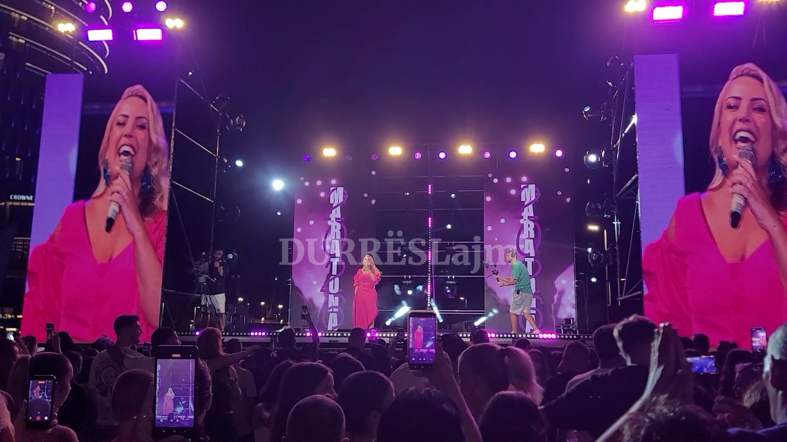 Maratona “Festa e këngës” 2026 ndez Durrësin, dhjetëra qytetarë ia marrin valles në shesh (VIDEO)