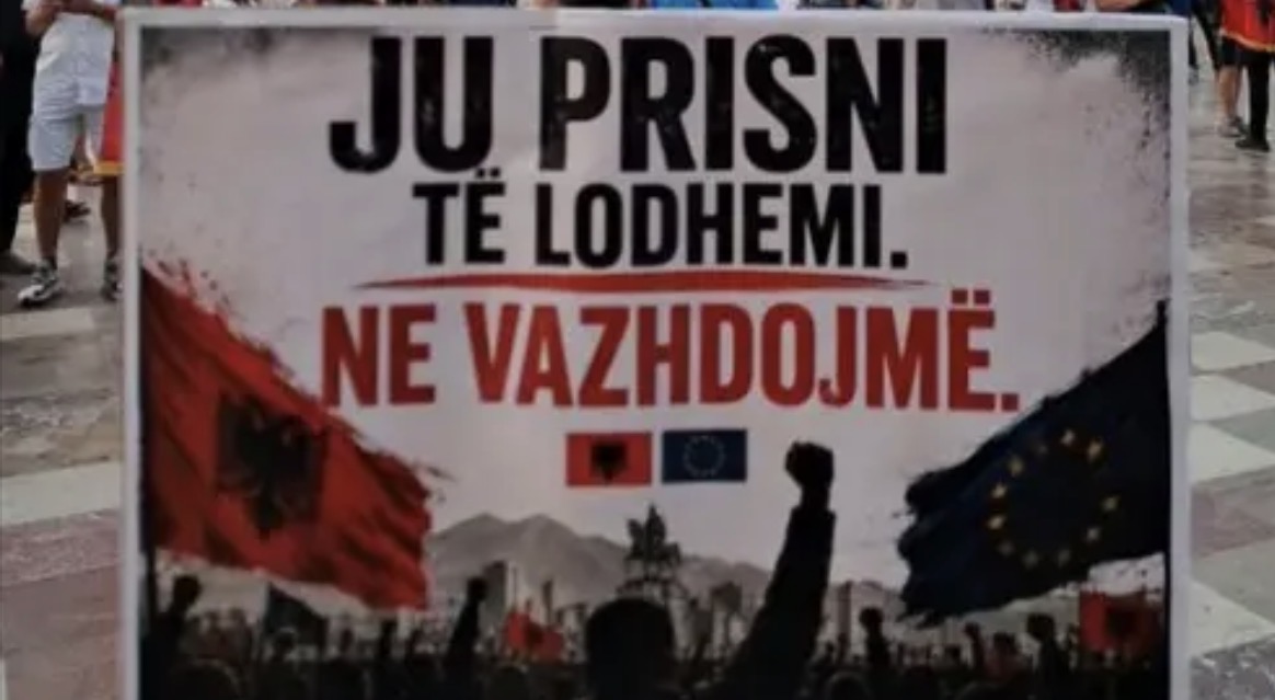 Protesta në Tiranë në ditën e 80-të, marshim drejt Kryeministrisë dhe thirrje për dorëheqjen e Ramës