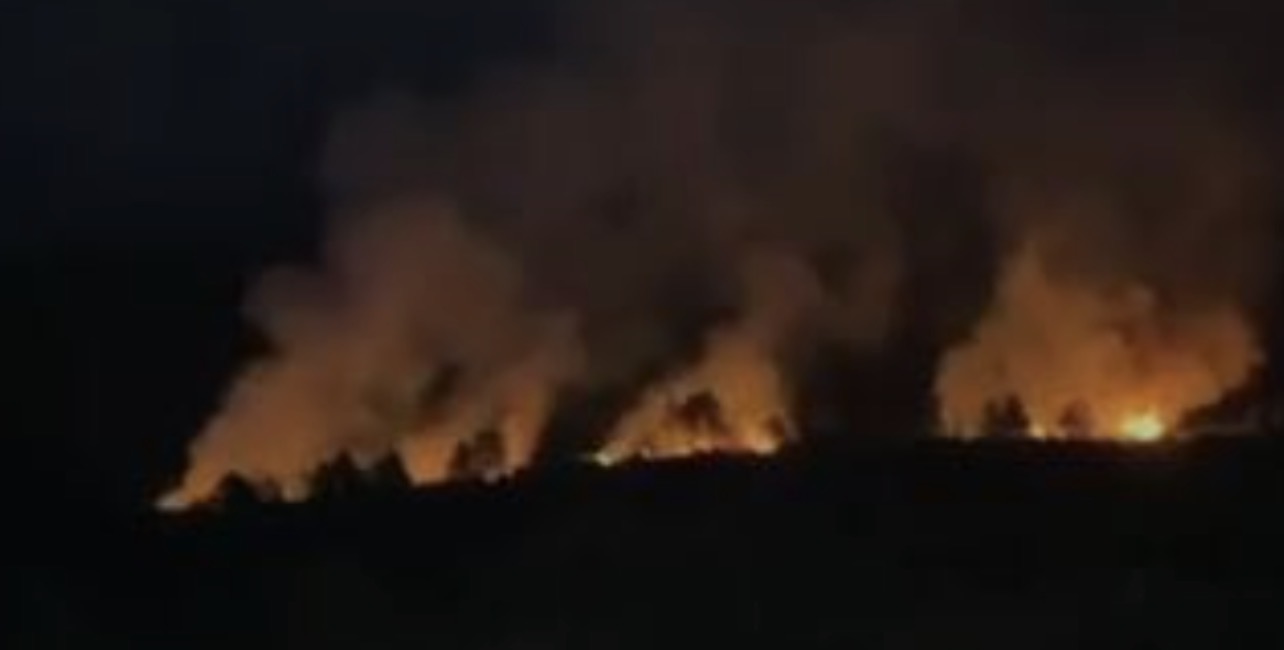 Zjarri përfshin zonën malore në Dukat, dyshohet i qëllimshëm