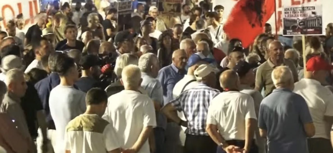 Protesta e 89-të në Tiranë, aktivistja thirrje qytetarëve: Nesër me vezë te selia e PS-së
