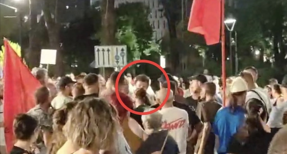 Tensione në ditën e 89-të të tubimit në Tiranë/ Sali Lushaj përplaset fizikisht me Dritan Goxhajn, ndërhyjnë edhe protestuesit e tjerë