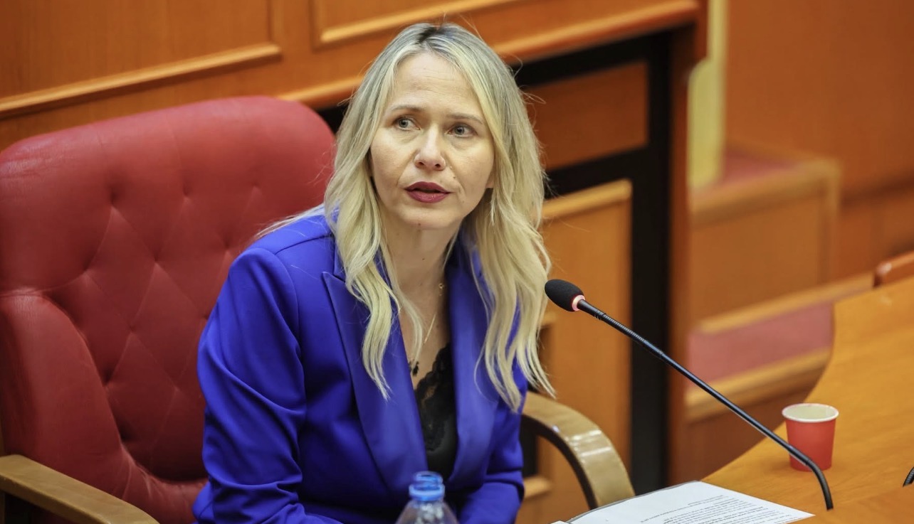 Veliaj i hoqi kompetencat, Anuela Ristani njofton largimin pas 11 vitesh nga Bashkia e Tiranës
