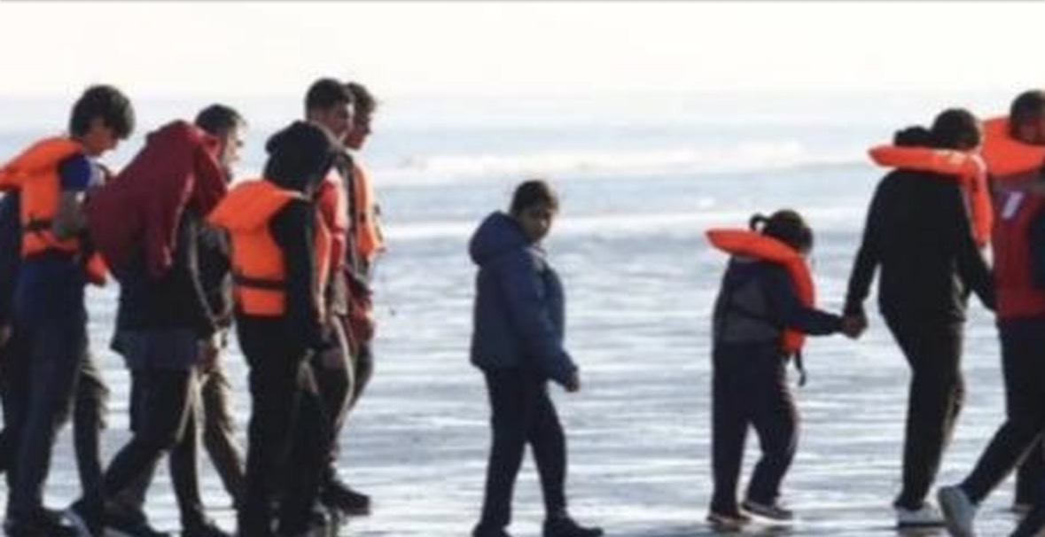 Fluksi i emigrantëve/ Italia mbyll kufijtë me Spanjën pas dyndjeve masive në Ceuta 