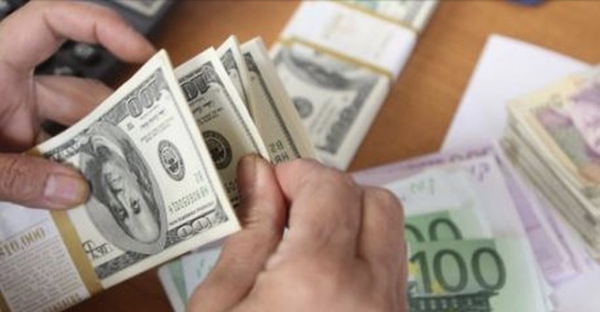 Çfarë po ndodh sot me kursin e këmbimit valutor? Ja me sa blihen dhe shiten euro dhe dollari 