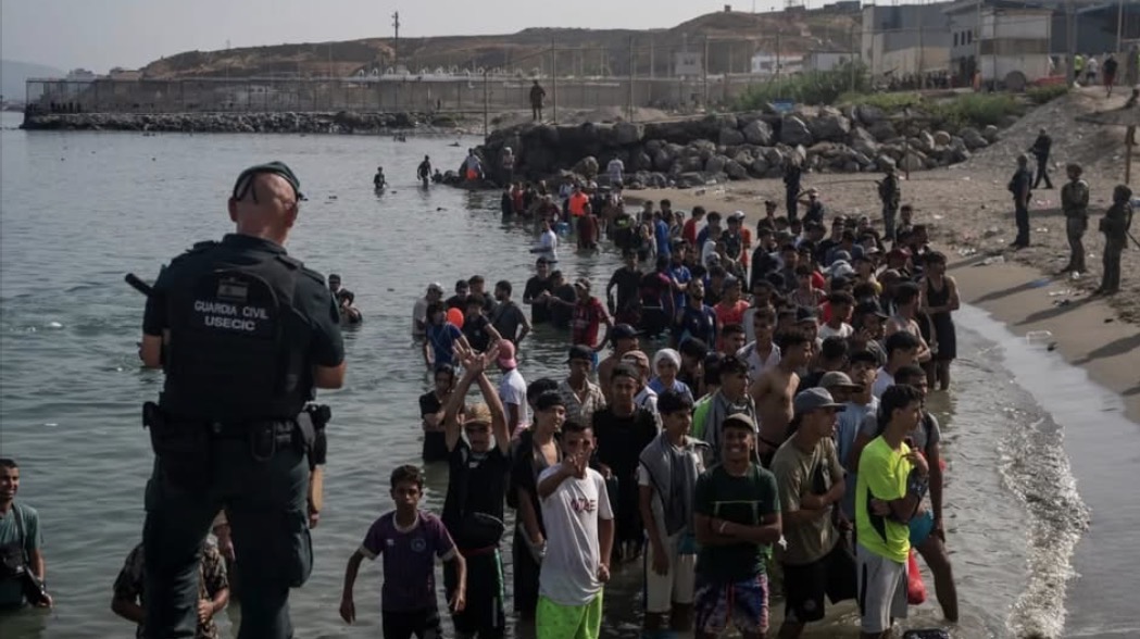 “Nuk ishte rastësi”/ Fluksi masiv i emigrantëve në Ceuta, Spanja akuzon Marokun: Sulm ndaj integritetit tonë territorial