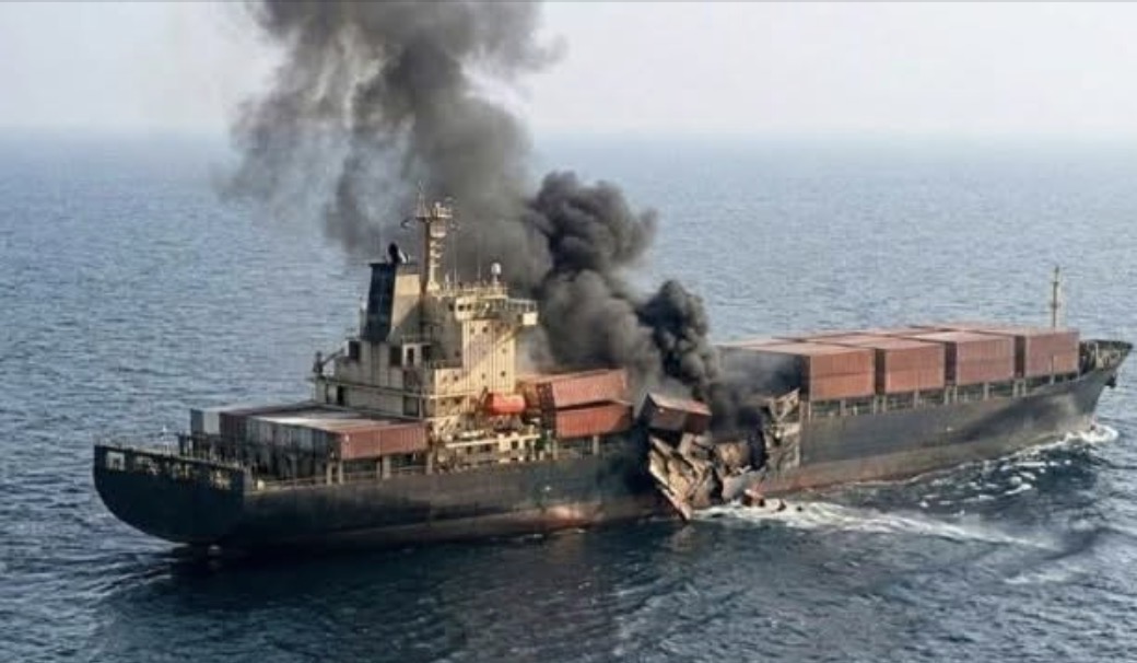Incidenti i ri në Ngushticën e Hormuzit, sulmohet një anije. Një marinar i zhdukur