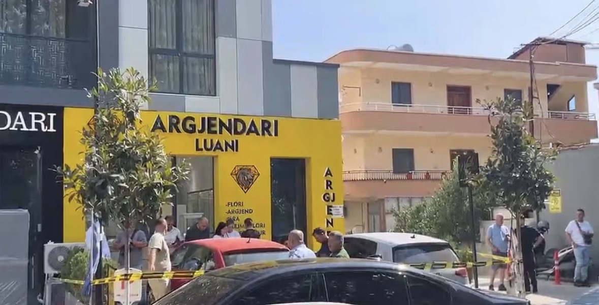 Grabitja në një argjendari në Kamëz, policia njoftim zyrtar: Dy autorët janë larguar me motorr