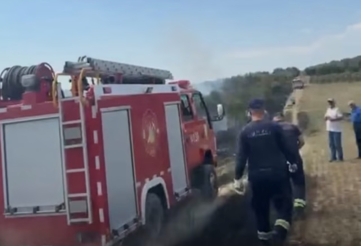 Zjarr me përmasa të mëdha pranë nënstacionit 400 kV në Elbasan