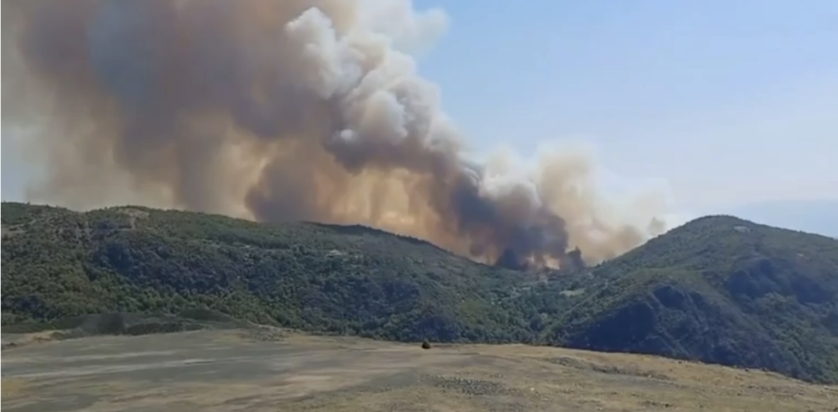 Evakuohen disa familje nga zjarret në Mirditë, flakët rrezikuan 3 fshatra