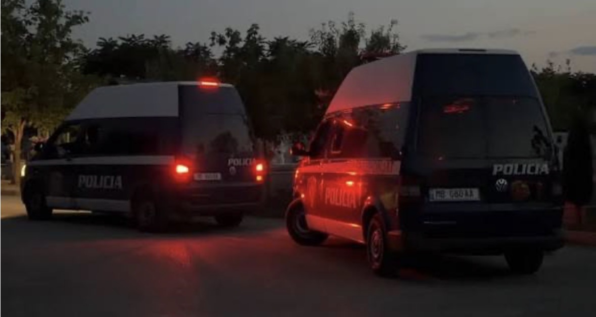 Kontrolle për drogë dhe armëmbajtje në Korçë, arrestohet një person me doza kokaine e armë të ftohta