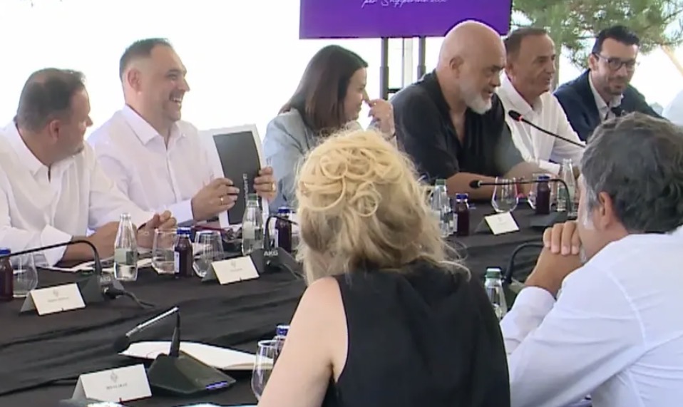 Dalin pamjet nga takimi i Ramës me të deleguarit politikë në Pogradec