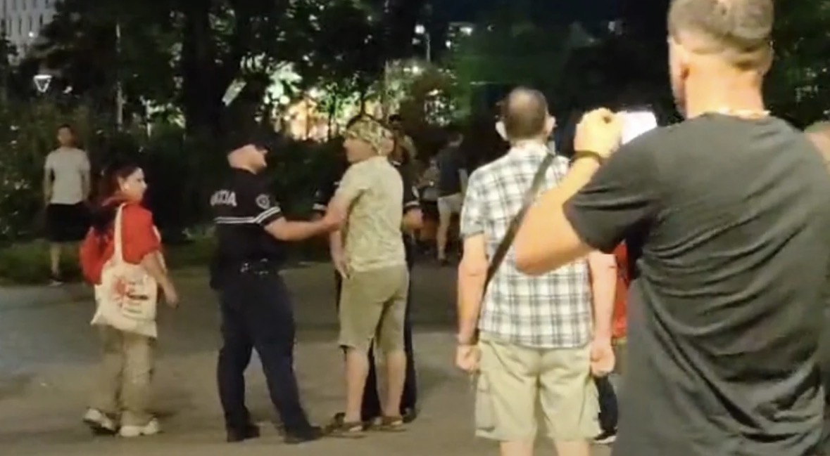 Rrahje me shkop në tubim/ Protestuesi përfundon në Komisariat, dhunoi ashpër familjaren e tij