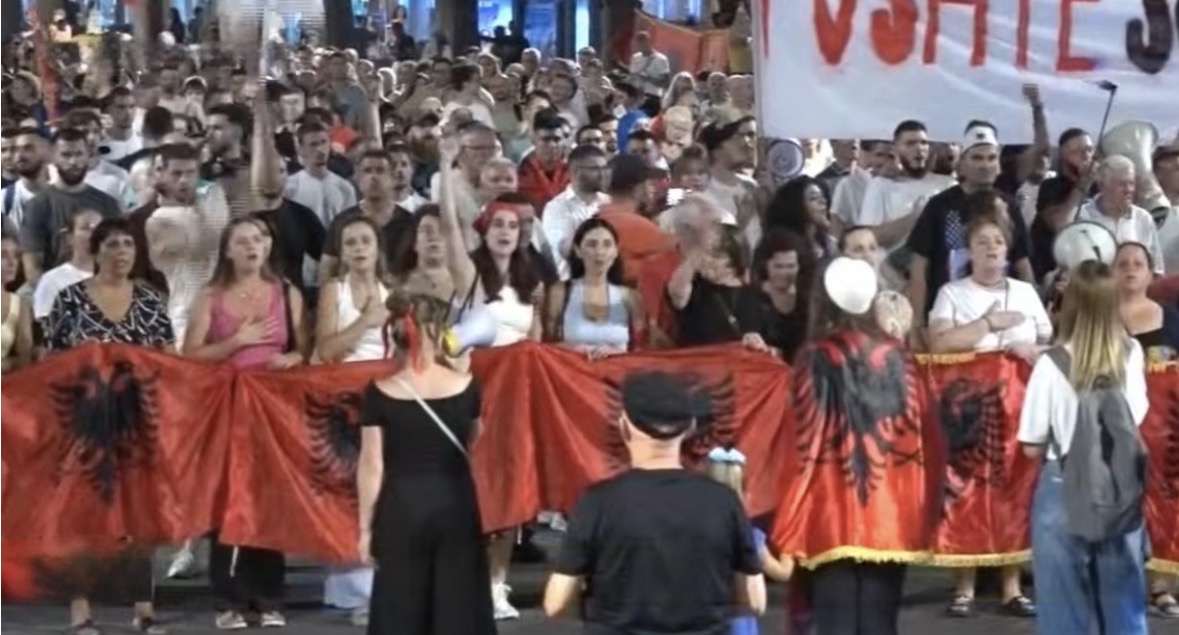 “Shqipëria kërkon revolucion”, mbahet protesta e 88-të në Tiranë