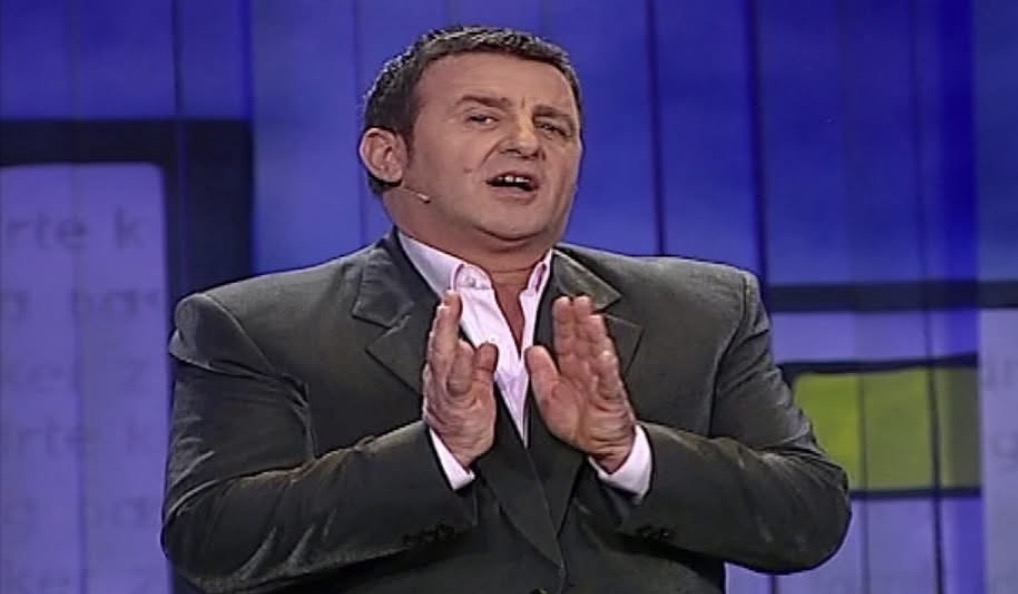 Agron Llakaj rikthehet në Portokalli pas 16 vitesh/ Humoristi merr drejtimin e spektaklit të humorit në Top Channel