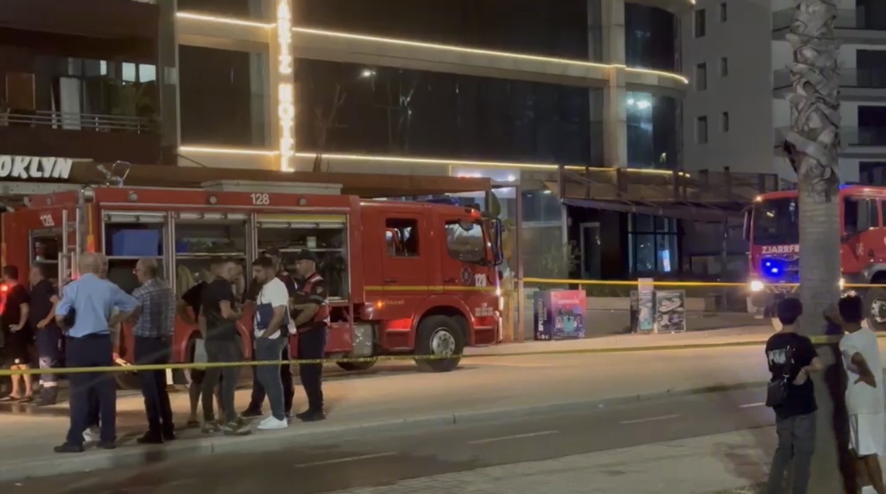Zjarr në një hotel në Lungomare, 7 të plagosur, 2 prej tyre nisen drejt Traumës! Pushuesit hidhen nga dritaret për t’u shpëtuar flakëve