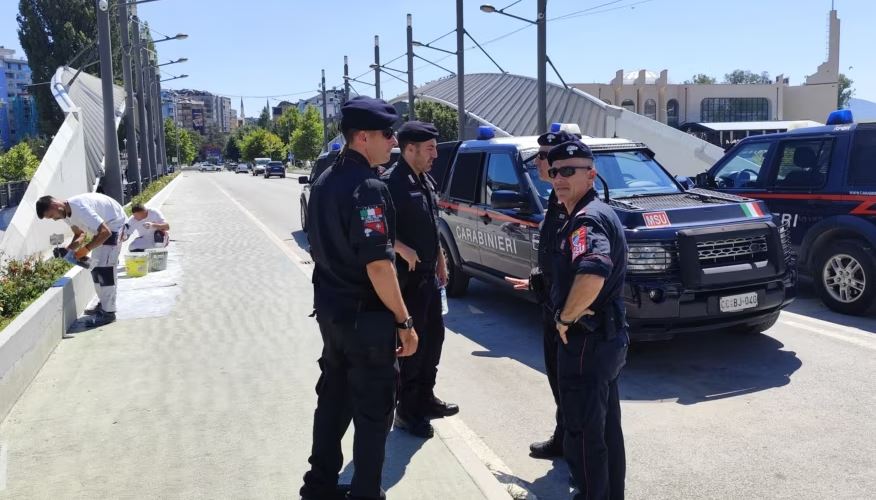 KFOR konfirmon largimin gradual të pranisë nga ura mbi Ibër: Po bëhet në përputhje me përmirësimin e situatës së sigurisë në Kosovë