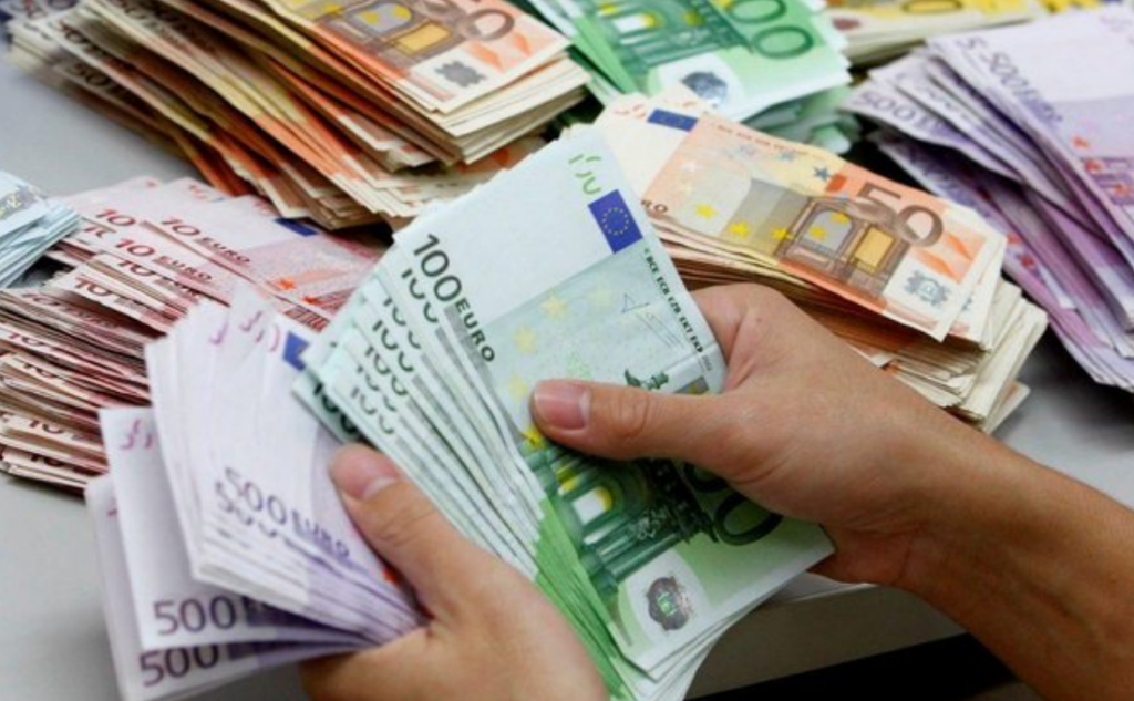 Këmbimet valutore arritën rekordin e 4.5 miliardë euro në T II, rritje 30%