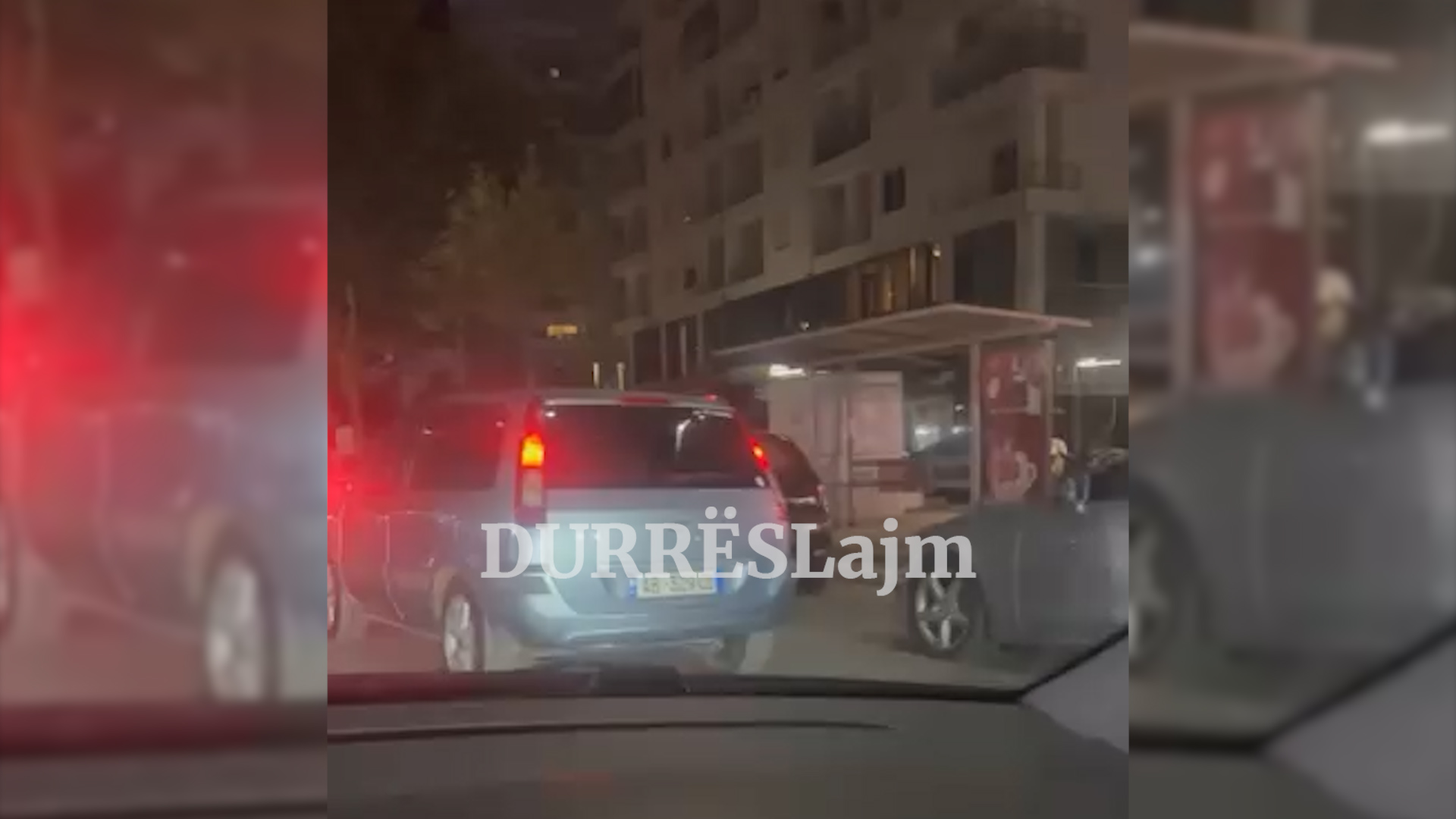 “Ku të ndalojnë autobusët, makinat parkohen në vend të tyre!” Qytetari nga Durrësi denoncon situatën e rënduar në zonën e Plazhit (VIDEO)