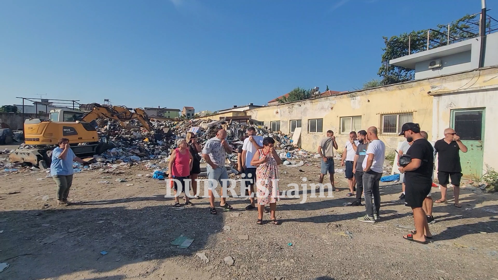 Bashkëjetojnë me plehrat shumë pranë banesave të tyre, banorët e Spitallës protestojnë për ndotjen ambientale (VIDEO)