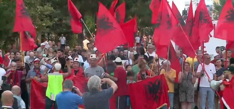 Sot dita e 70-të e protestës, nis marshimi i qytetarëve drejt Kryeministrisë