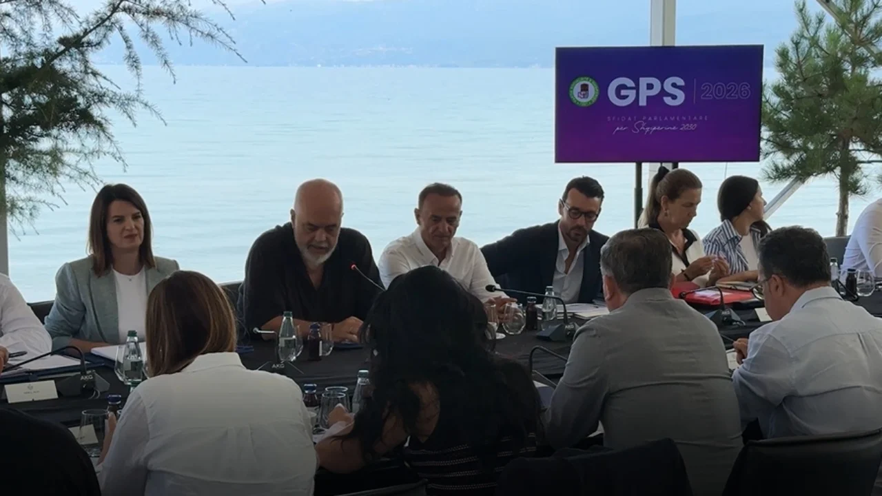 Pas drejtuesve të PS, Rama mbledh ministrat. Çfarë pritet të diskutohet në Pogradec