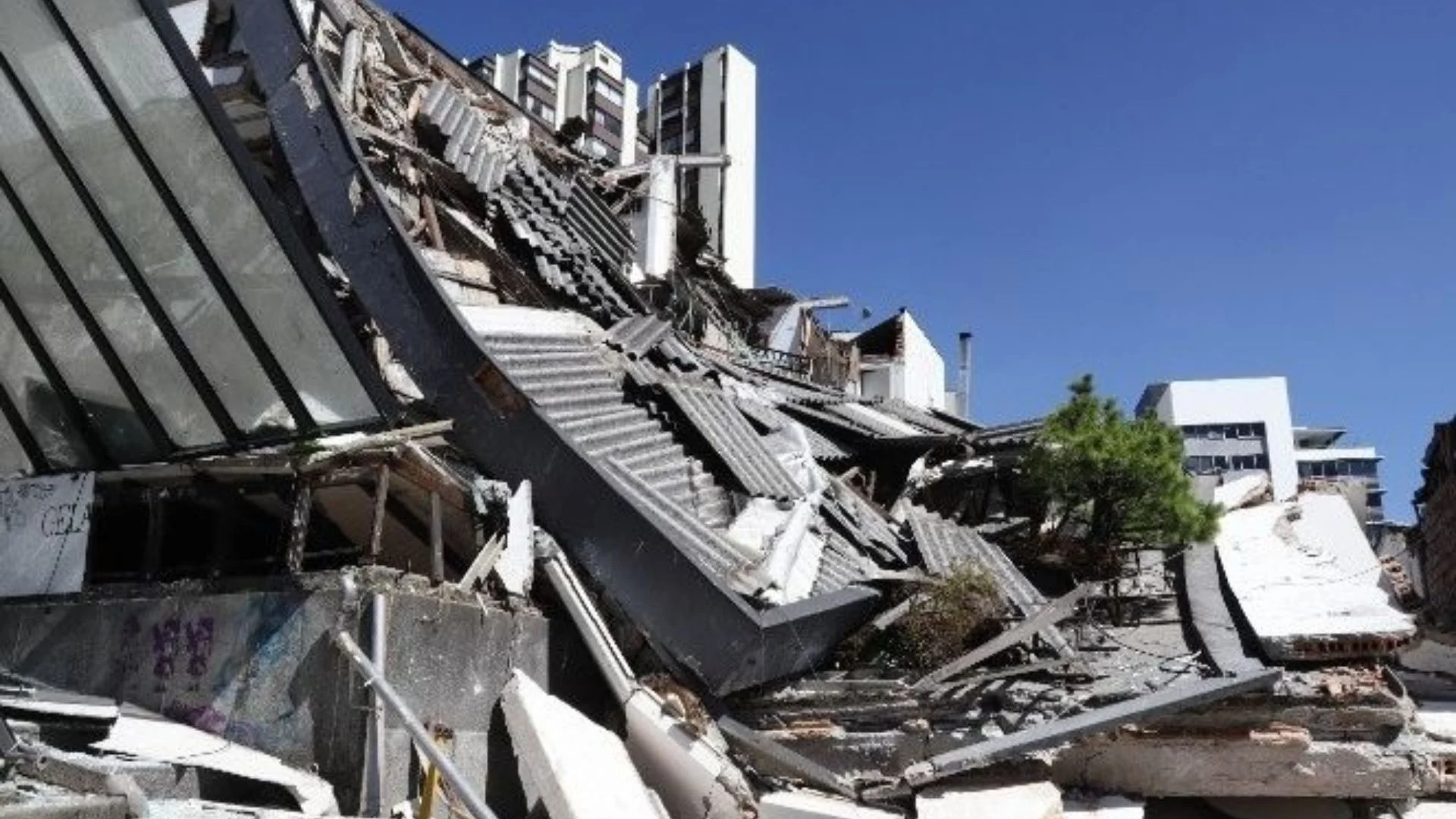 Tërmeti shkatërrues në Kolumbi/ Shkon në 294 numri i viktimave, 4000 persona të plagosur, 400 ende të zhdukur