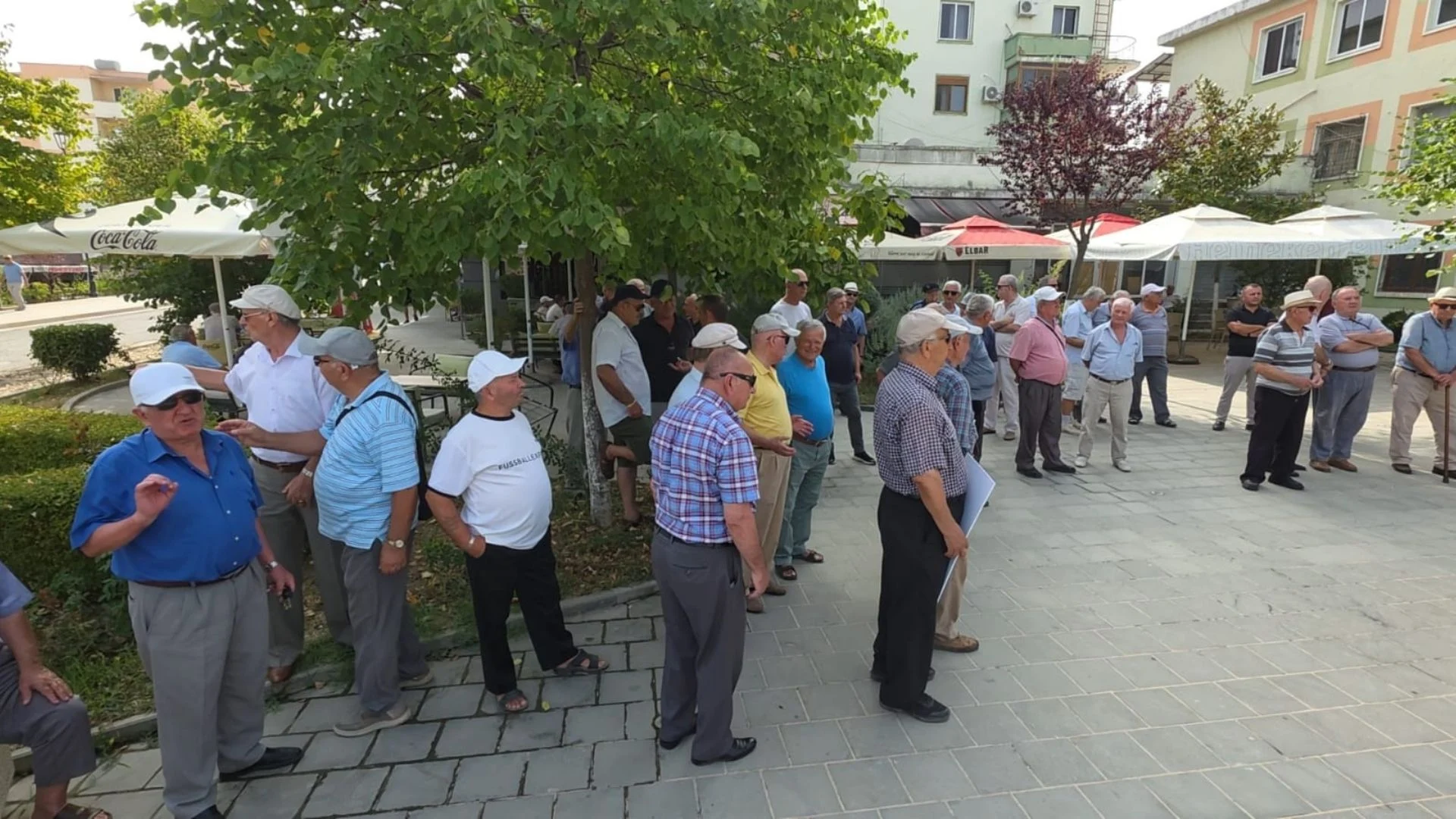 Reforma e re territoriale e bashkon me Fierin, qytetarët e Patosit sërish në protestë para bashkisë kundër shkrirjes