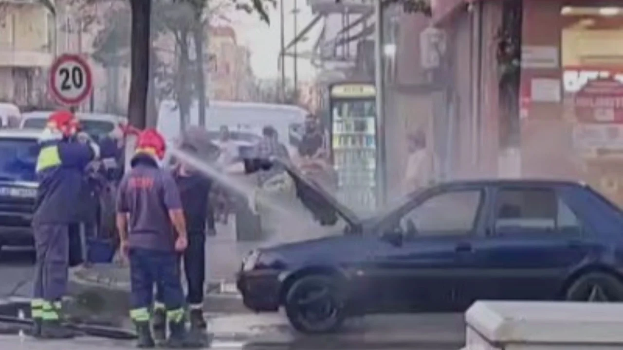 Merr flakë një automjet, shkak dyshohet një defekt në impiantin e gazit