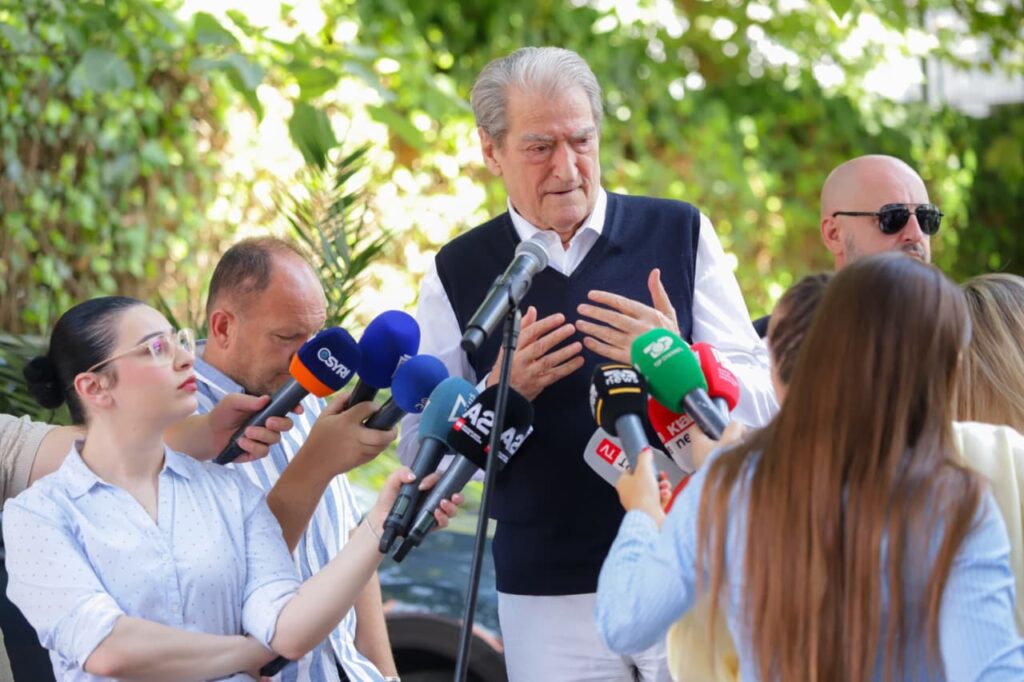 Berisha ironi me SPAK: Po ndërtojnë minimaternitet për ministret e Ramës, përdorin mëmësinë për t’i shpëtuar ligjit