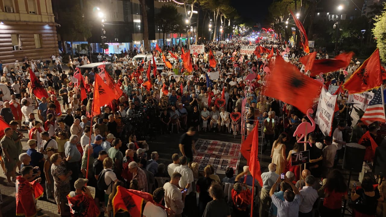  Protesta e sotme në Tiranë, më e madhja e gushtit