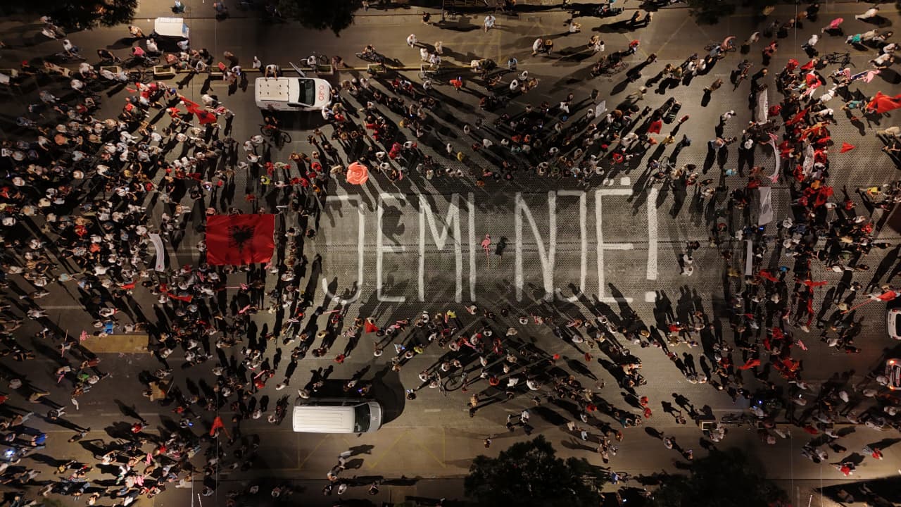 Mesazhi që protestuesit dhe diaspora lanë para Kryeministrisë