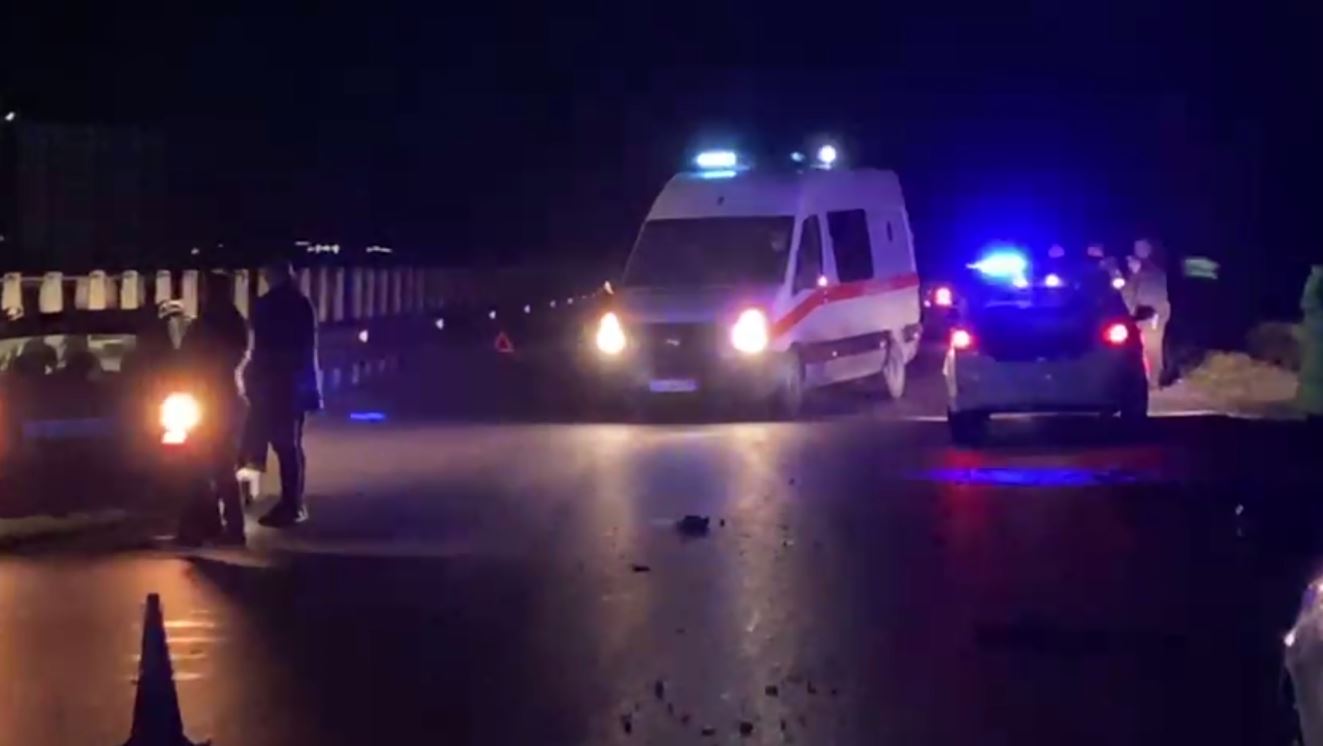 Përplasen dy makina në aksin Shëngjin-Lezhë, plagosen 4 persona, mes tyre edhe 2 fëmijë