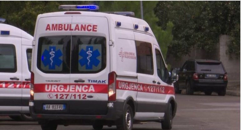 Babai godet aksidentalisht me makinë vajzën 4-vjeçare, fëmija ndërron jetë
