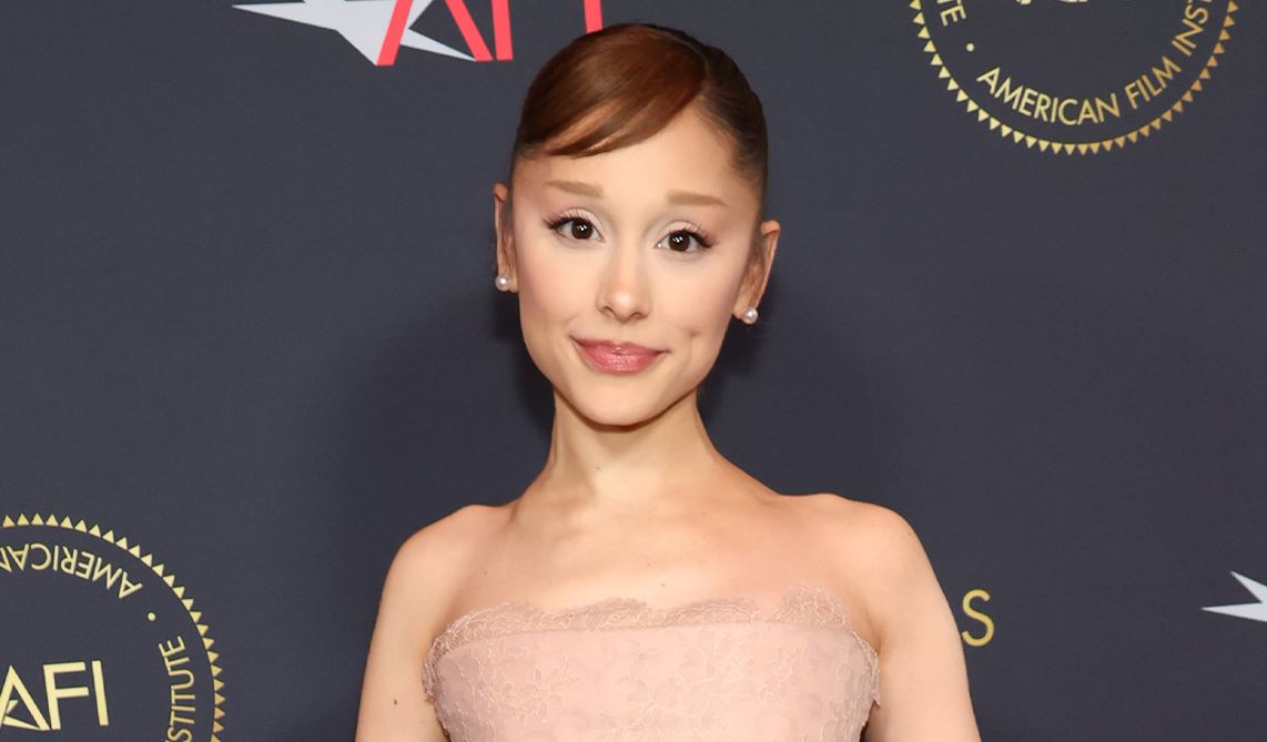 Ariana Grande tërhiqet nga jeta publike pas turneut, anulon edhe pjesëmarrjen në një muzikal në Londër