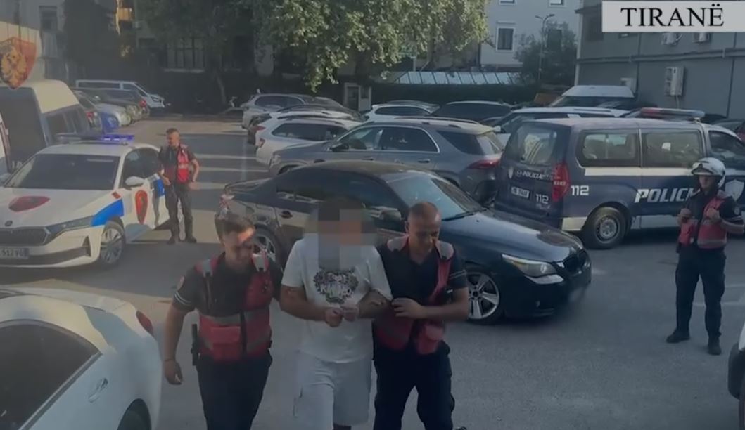 Në kërkim ndërkombëtar për trafik droge/ Kapet në Rinas 32-vjeçari, u prezantua me identitet tjetër për t’i shpëtuar arrestimit